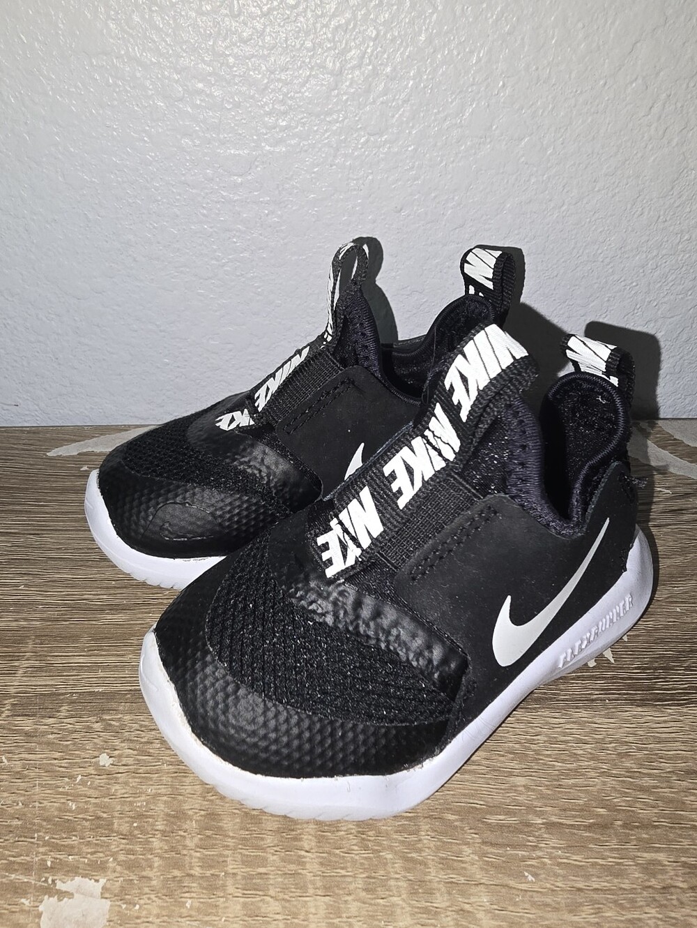 Nike Flex Runner Trainer Black & White Toddler Baby Sneakers Shoes Child Size 5C - Picture 2 of 9